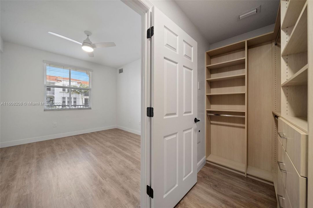 Active With Contract: $2,203 (1 beds, 1 baths, 750 Square Feet)