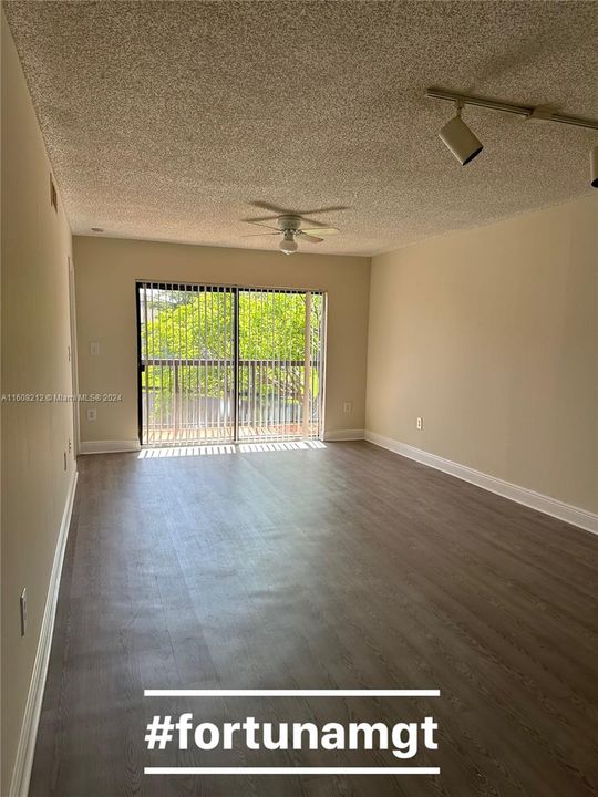 Recently Rented: $2,000 (2 beds, 2 baths, 986 Square Feet)