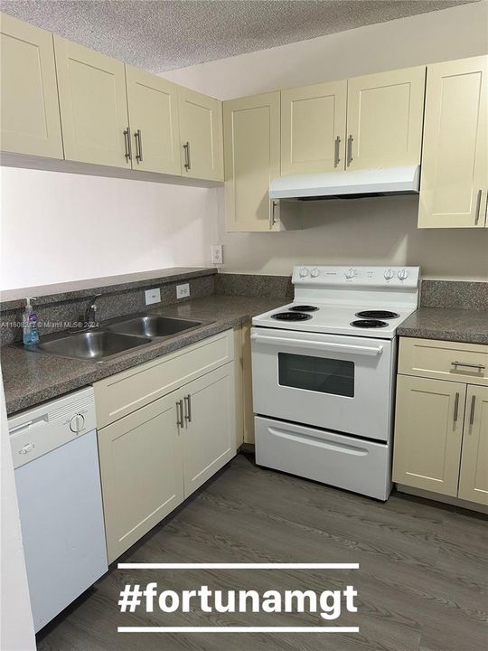 Recently Rented: $2,000 (2 beds, 2 baths, 986 Square Feet)