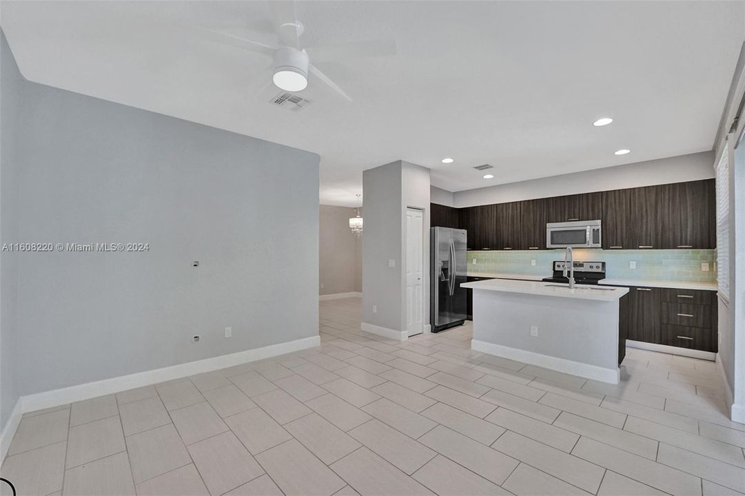 Active With Contract: $3,000 (3 beds, 2 baths, 1618 Square Feet)