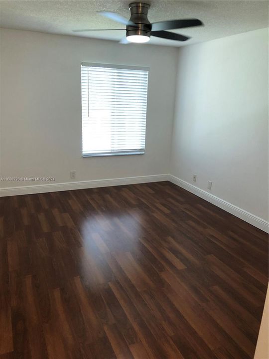 Recently Rented: $2,200 (2 beds, 1 baths, 965 Square Feet)