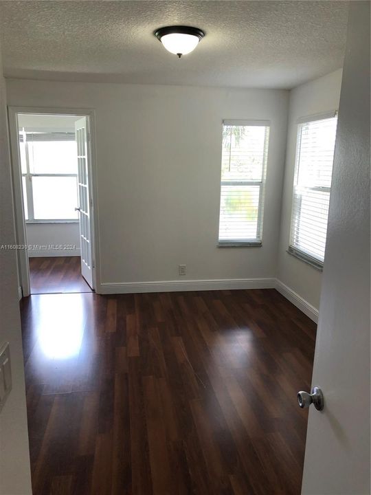 Recently Rented: $2,200 (2 beds, 1 baths, 965 Square Feet)