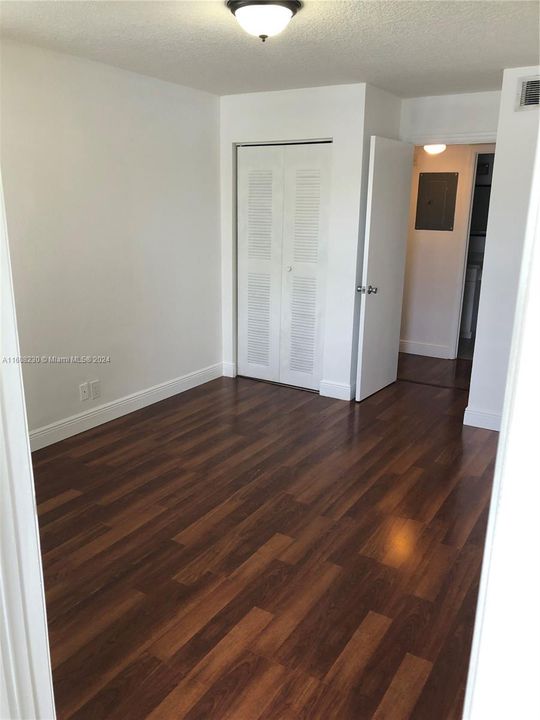 Recently Rented: $2,200 (2 beds, 1 baths, 965 Square Feet)