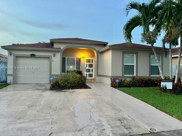 Recently Sold: $490,000 (3 beds, 2 baths, 1275 Square Feet)