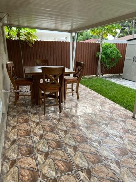 Vendido Recientemente: $490,000 (3 camas, 2 baños, 1275 Pies cuadrados)