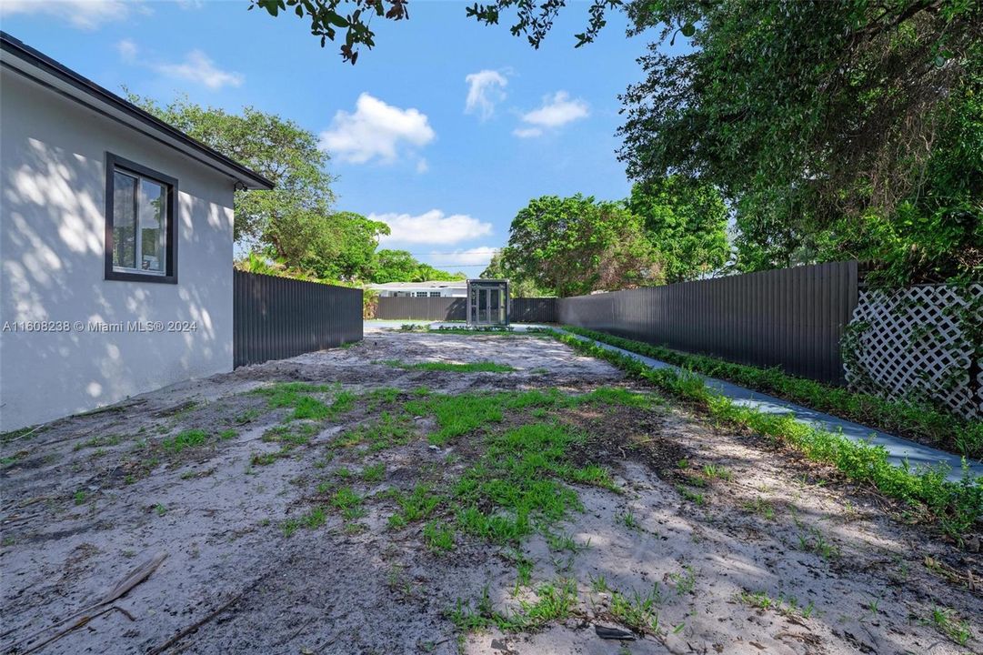 For Sale: $775,000 (3 beds, 2 baths, 1355 Square Feet)