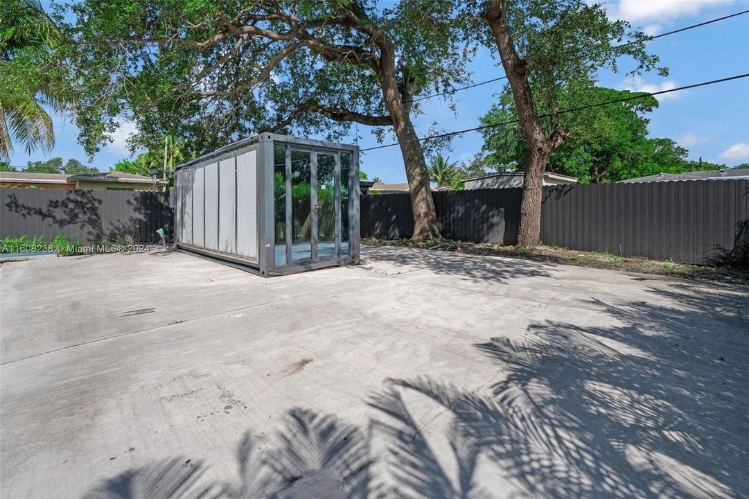 For Sale: $775,000 (3 beds, 2 baths, 1355 Square Feet)