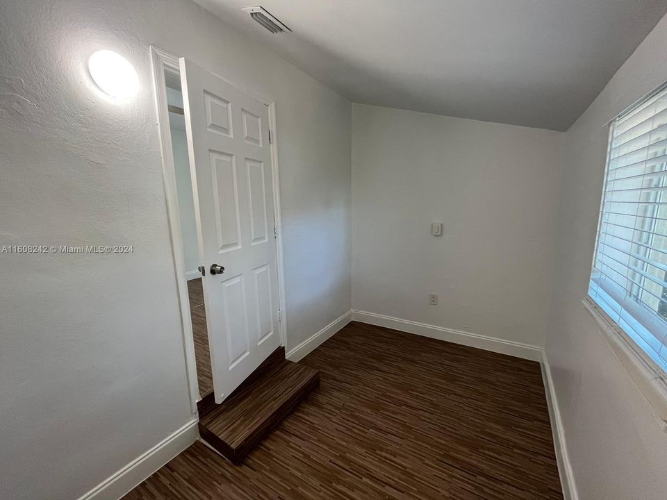 For Rent: $2,400 (1 beds, 1 baths, 800 Square Feet)