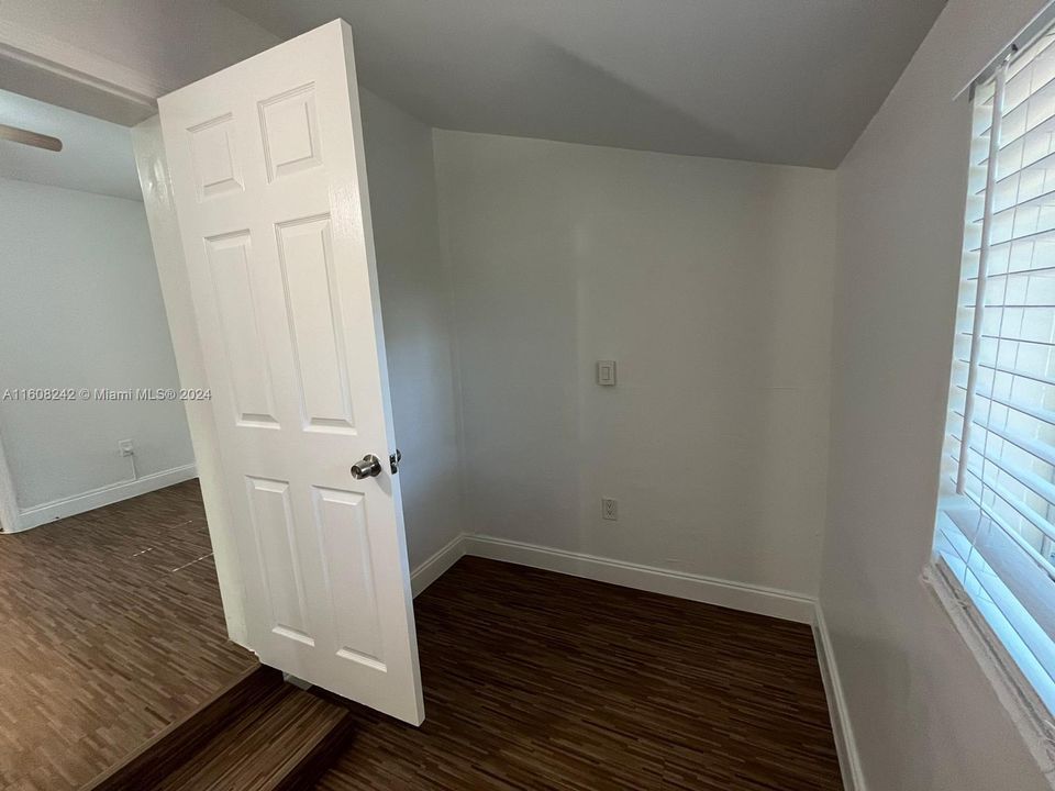 For Rent: $2,400 (1 beds, 1 baths, 800 Square Feet)