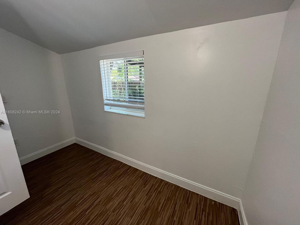 For Rent: $2,400 (1 beds, 1 baths, 800 Square Feet)