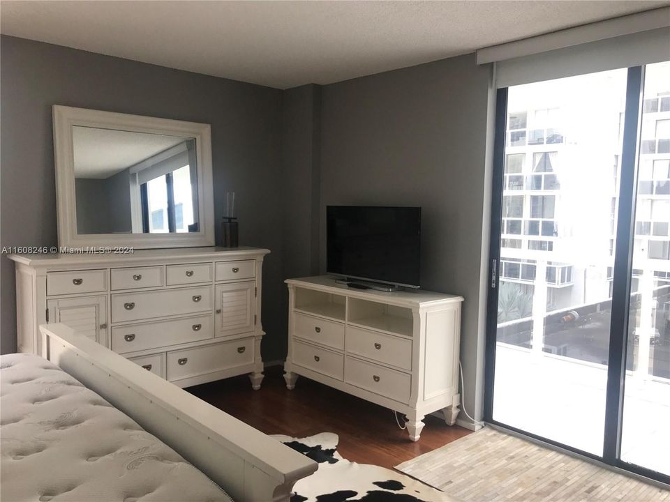 For Rent: $3,250 (2 beds, 2 baths, 1213 Square Feet)