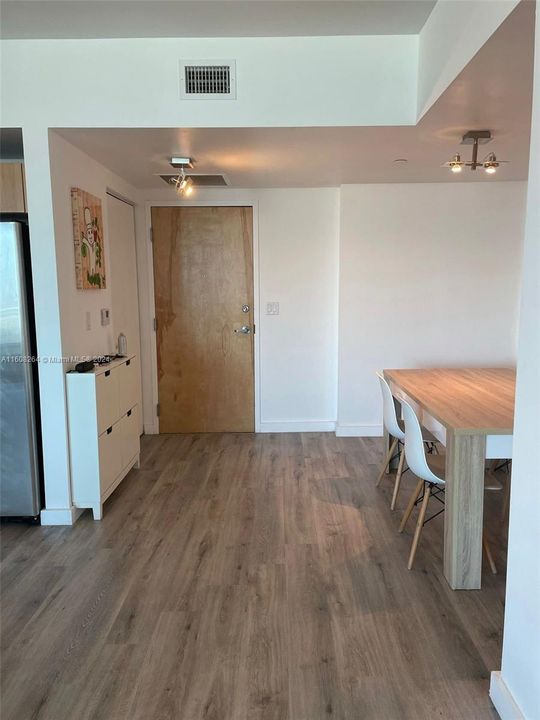 For Rent: $2,900 (1 beds, 1 baths, 768 Square Feet)