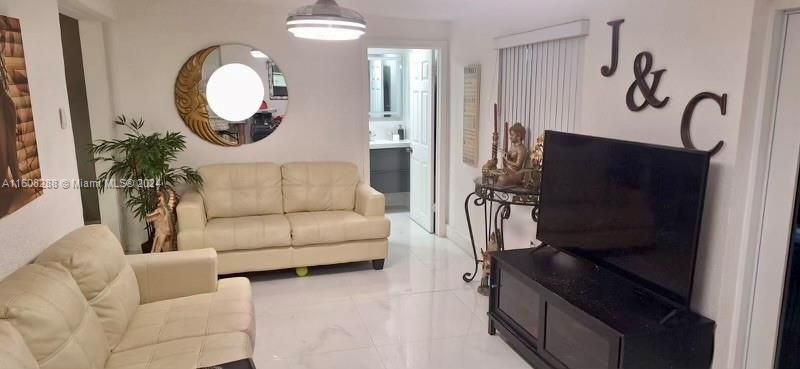 Activo con contrato: $585,000 (4 camas, 3 baños, 1852 Pies cuadrados)