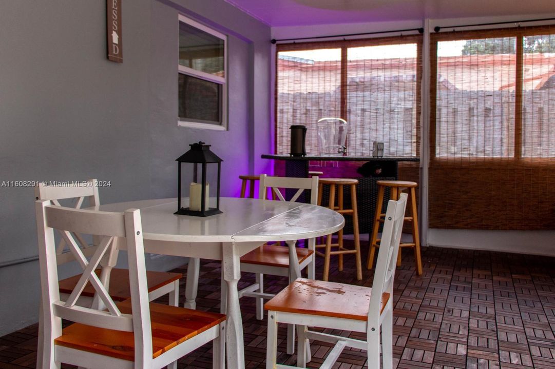 En Venta: $445,000 (2 camas, 1 baños, 856 Pies cuadrados)