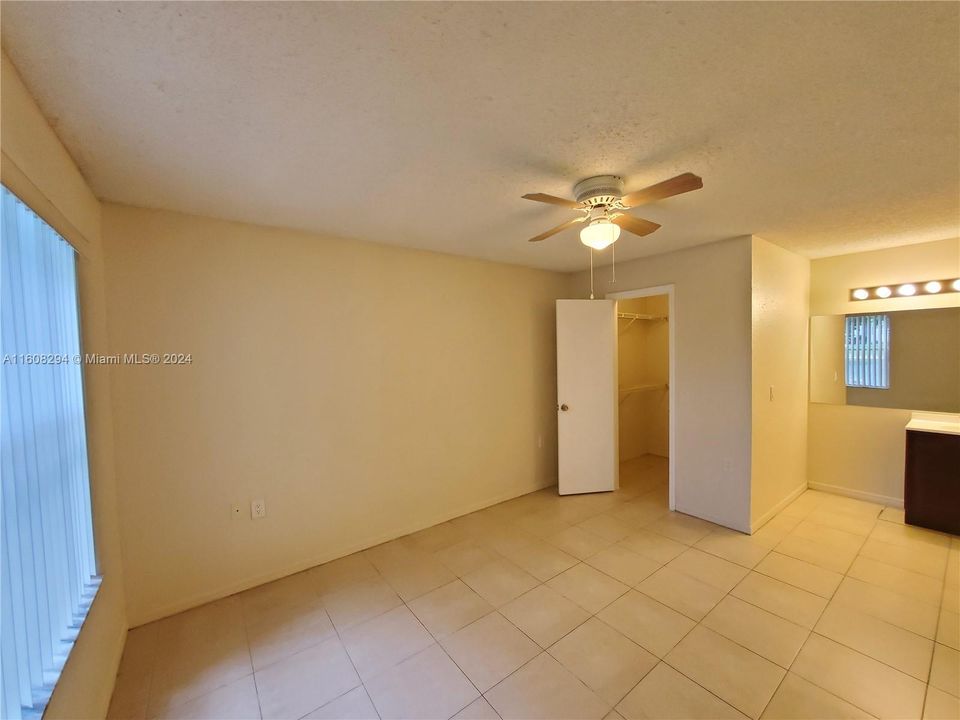 For Sale: $179,000 (2 beds, 1 baths, 909 Square Feet)