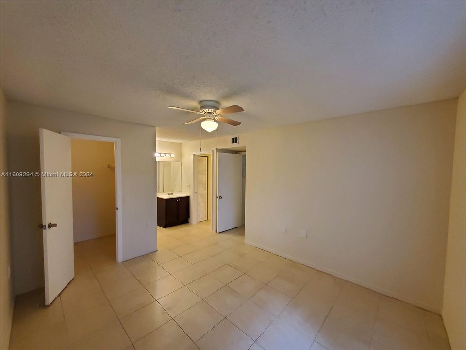 For Sale: $179,000 (2 beds, 1 baths, 909 Square Feet)