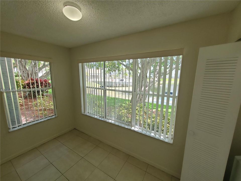 For Sale: $179,000 (2 beds, 1 baths, 909 Square Feet)