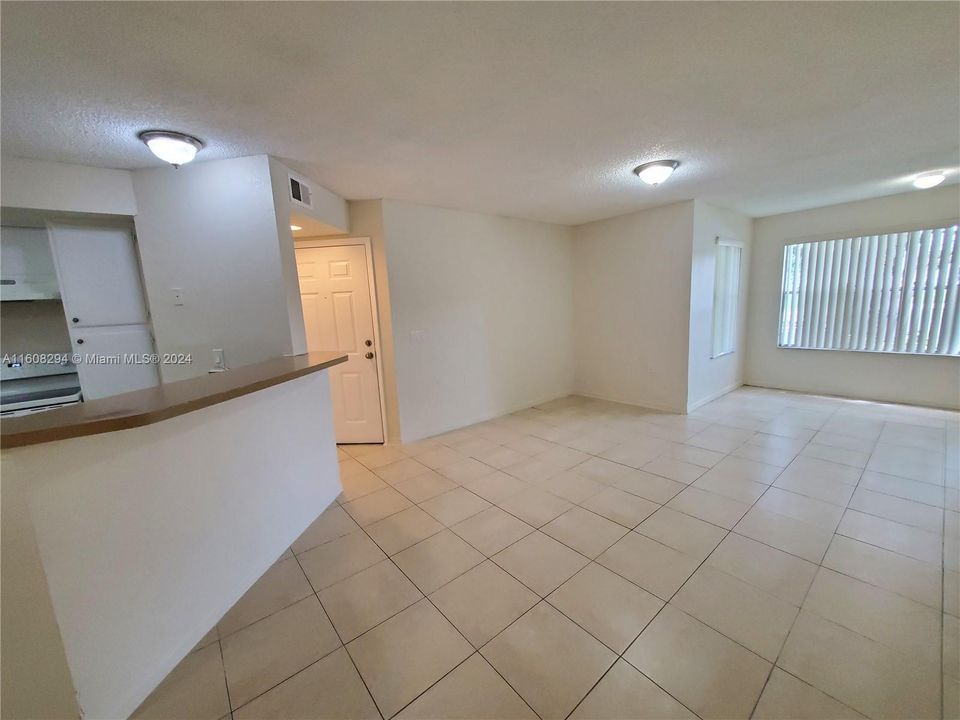 For Sale: $184,000 (2 beds, 1 baths, 909 Square Feet)