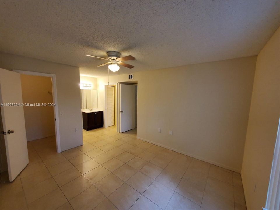 For Sale: $184,000 (2 beds, 1 baths, 909 Square Feet)