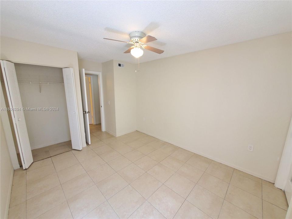 For Sale: $179,000 (2 beds, 1 baths, 909 Square Feet)