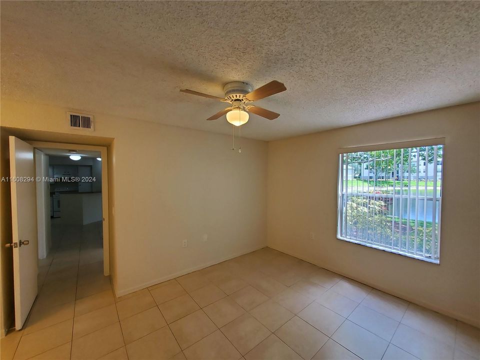 For Sale: $184,000 (2 beds, 1 baths, 909 Square Feet)