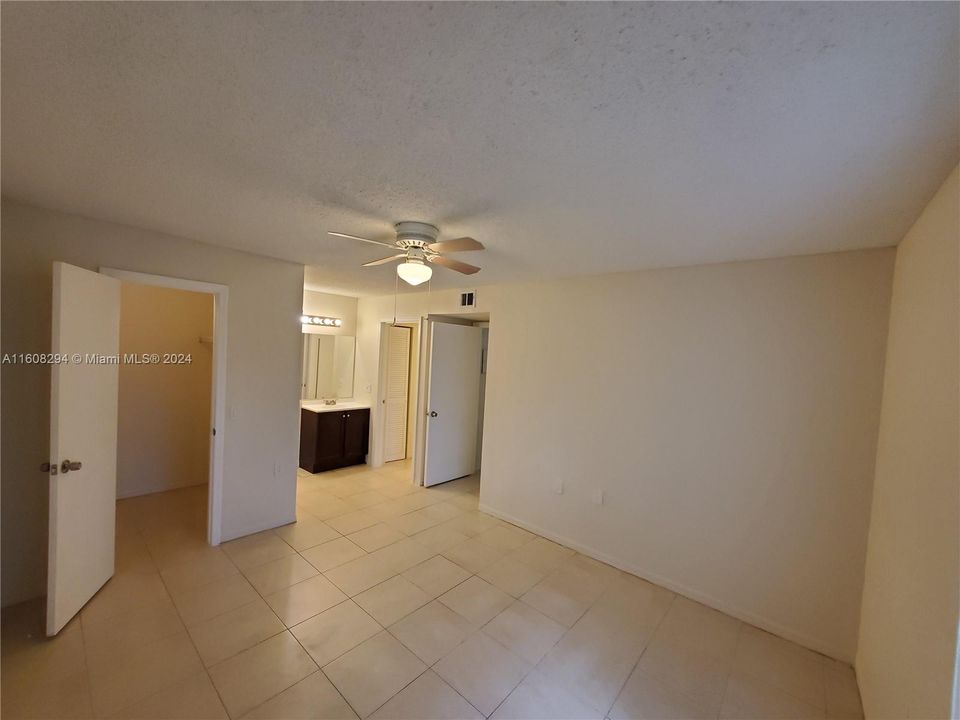 For Sale: $179,000 (2 beds, 1 baths, 909 Square Feet)