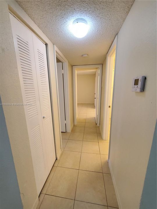 For Sale: $184,000 (2 beds, 1 baths, 909 Square Feet)