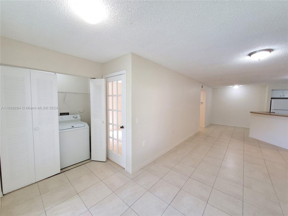 For Sale: $179,000 (2 beds, 1 baths, 909 Square Feet)