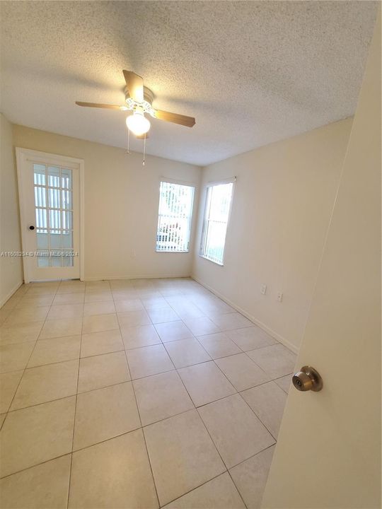 For Sale: $184,000 (2 beds, 1 baths, 909 Square Feet)