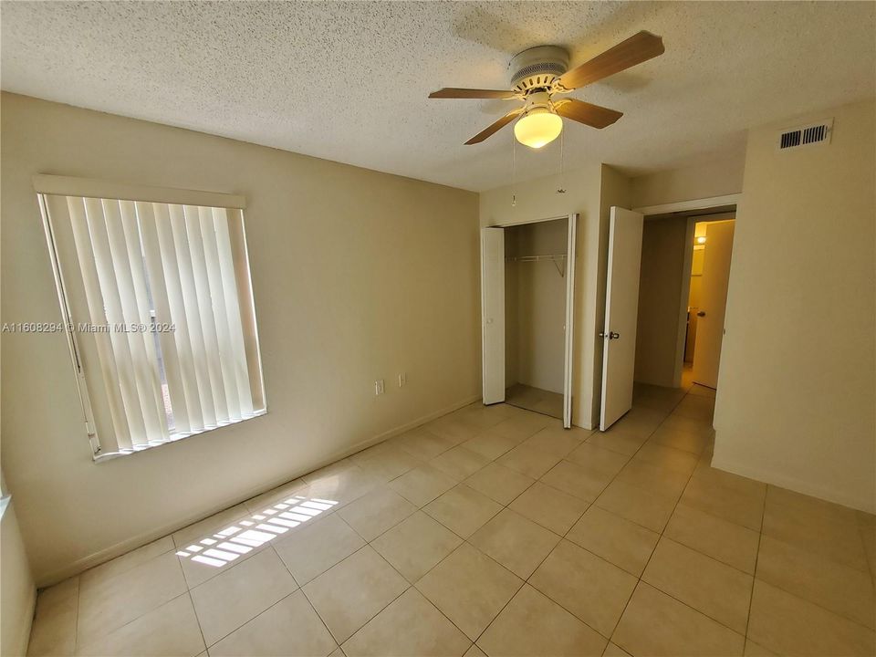 For Sale: $179,000 (2 beds, 1 baths, 909 Square Feet)