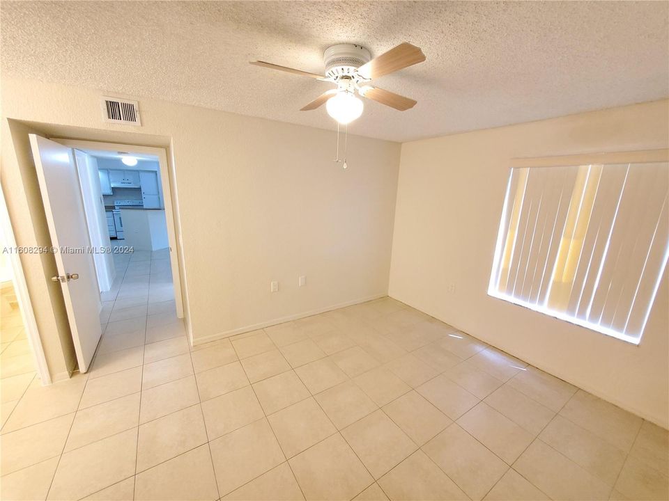 For Sale: $184,000 (2 beds, 1 baths, 909 Square Feet)