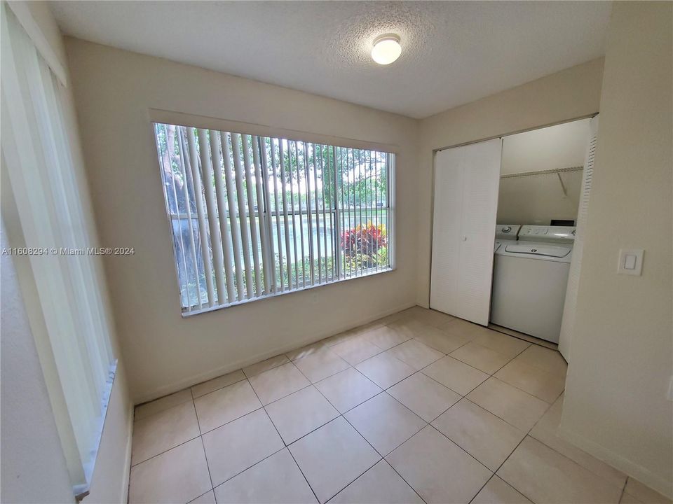 For Sale: $179,000 (2 beds, 1 baths, 909 Square Feet)