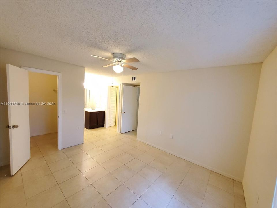 For Sale: $179,000 (2 beds, 1 baths, 909 Square Feet)