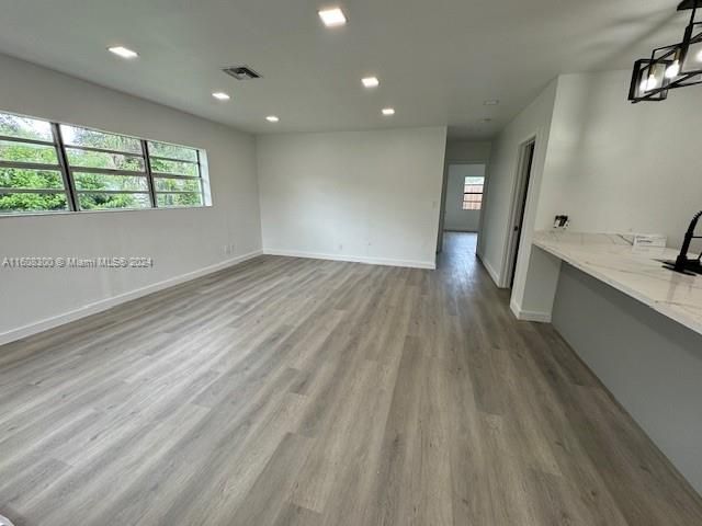 Recently Rented: $3,300 (3 beds, 2 baths, 1300 Square Feet)