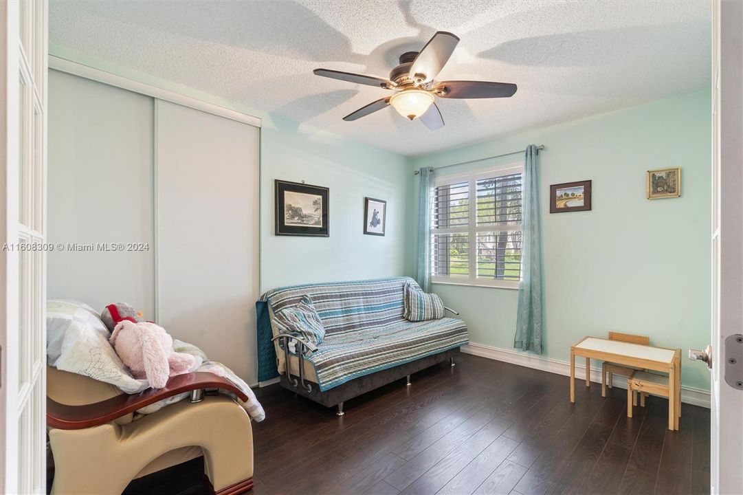 For Sale: $335,000 (3 beds, 2 baths, 1298 Square Feet)