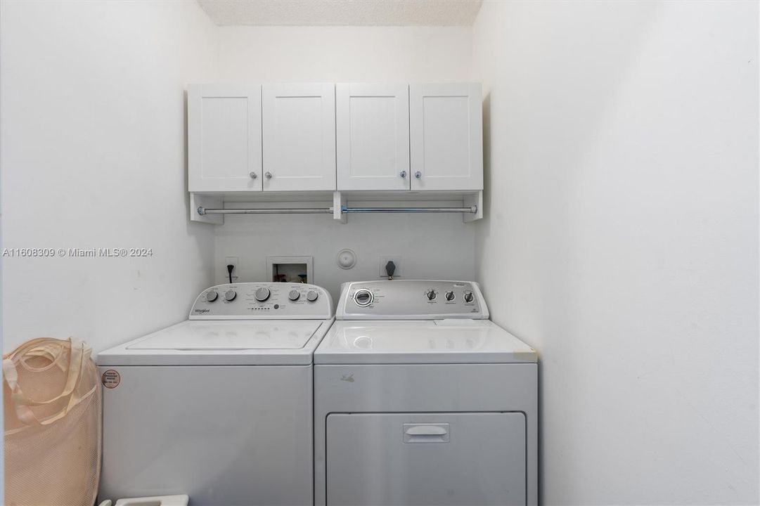 For Sale: $335,000 (3 beds, 2 baths, 1298 Square Feet)