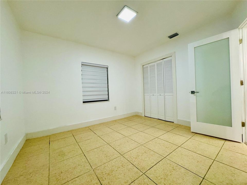 Active With Contract: $2,800 (3 beds, 1 baths, 1148 Square Feet)