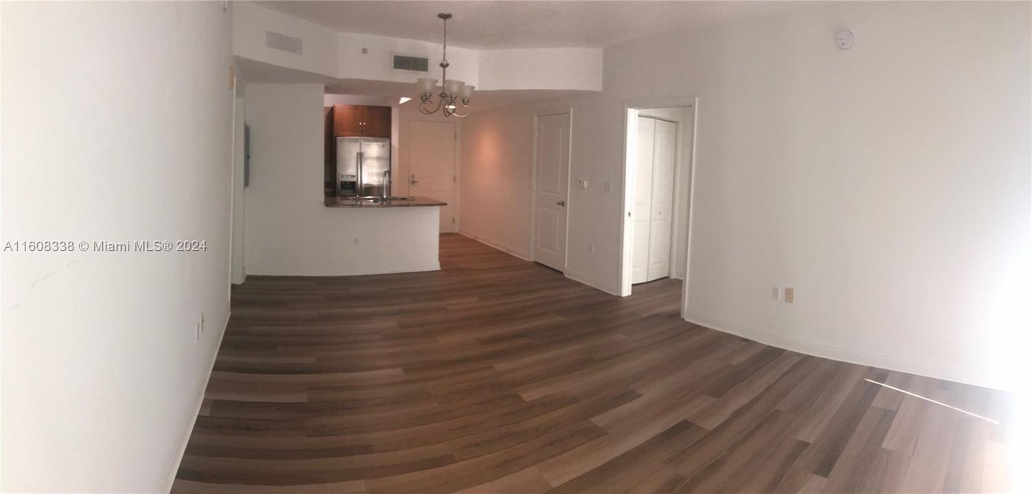 For Sale: $450,000 (2 beds, 2 baths, 1085 Square Feet)