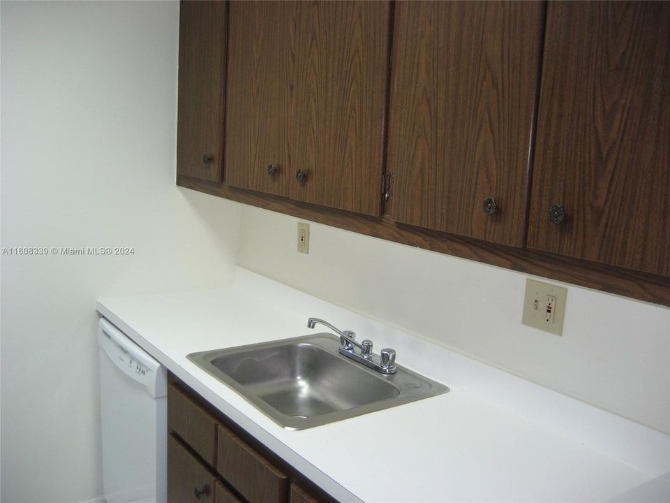 Recently Rented: $1,950 (1 beds, 1 baths, 806 Square Feet)