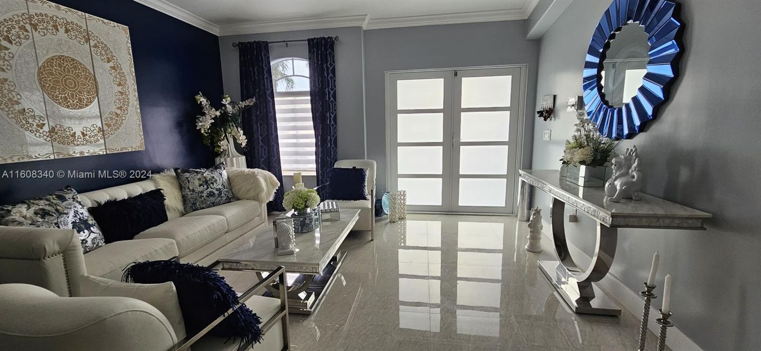 PORCELAIN FLOORS THROUGHOUT