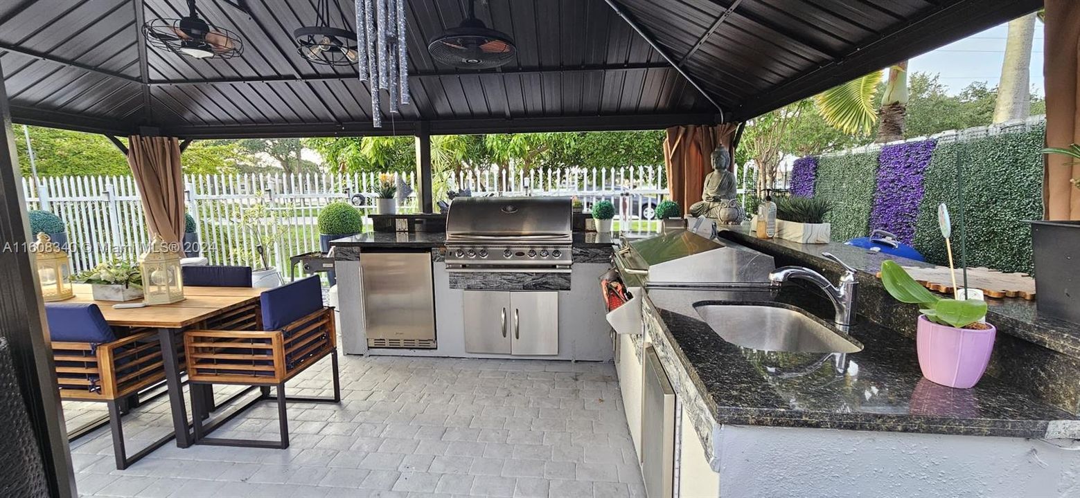 OUTDOOR KITCHEN WITH BUILT-IN GRILL AND FRIDGE