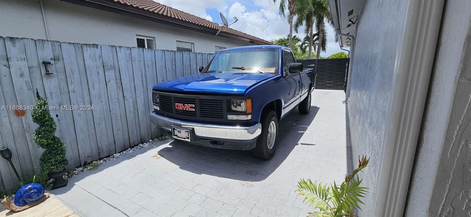 GATED SIDE PARKING