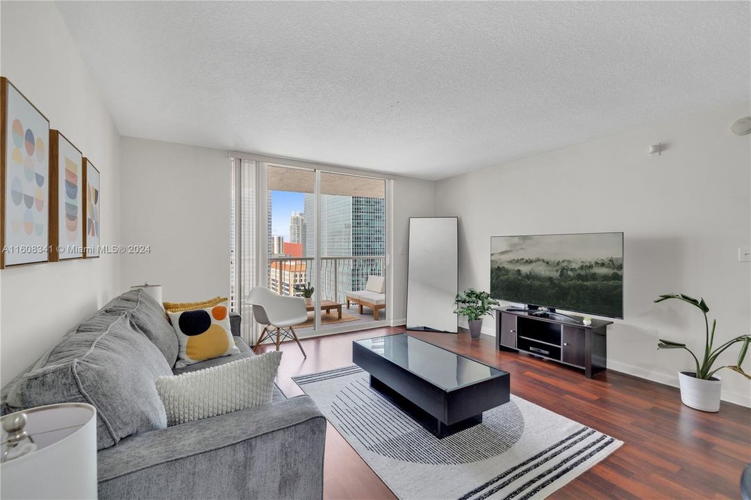 Active With Contract: $2,850 (1 beds, 1 baths, 825 Square Feet)