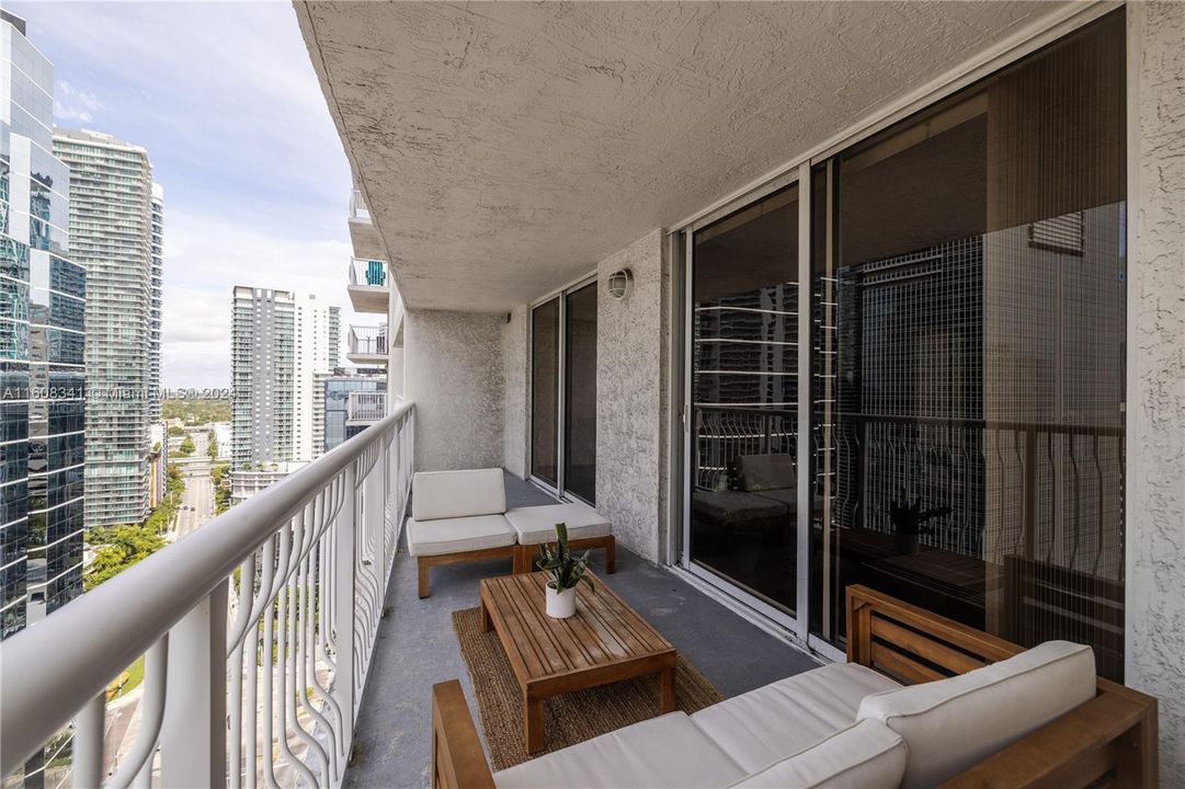 Active With Contract: $2,850 (1 beds, 1 baths, 825 Square Feet)