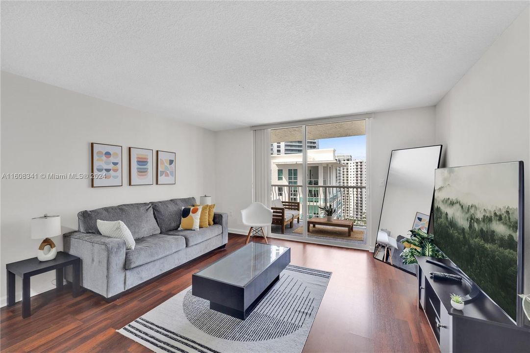 Active With Contract: $2,850 (1 beds, 1 baths, 825 Square Feet)