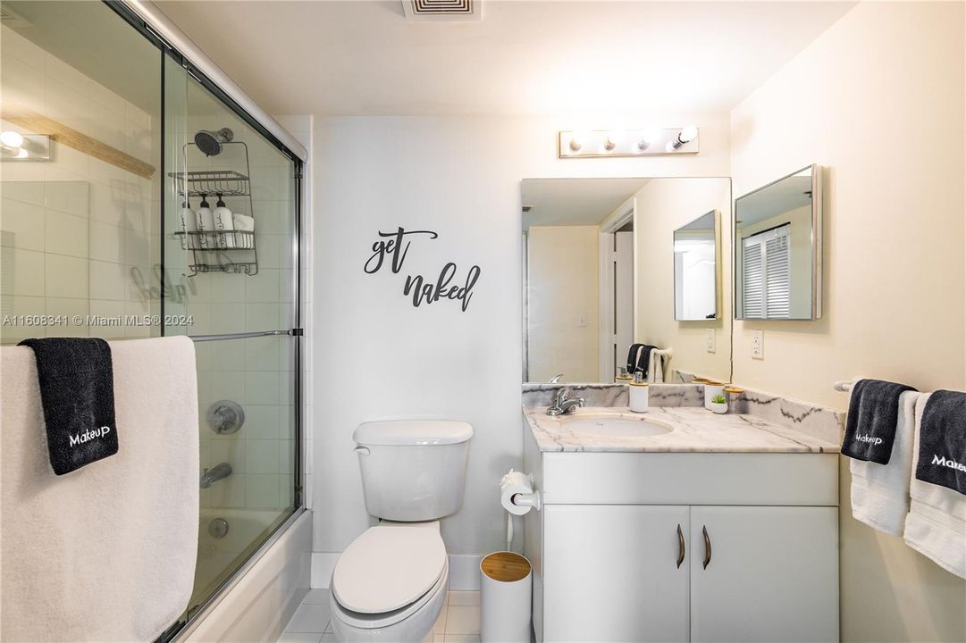 Active With Contract: $2,850 (1 beds, 1 baths, 825 Square Feet)