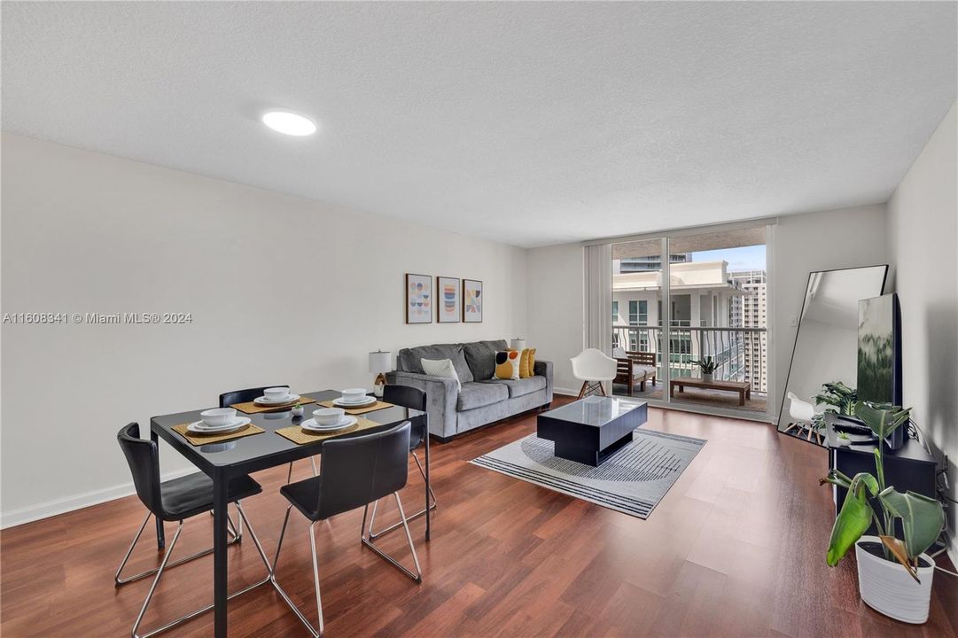 Active With Contract: $2,850 (1 beds, 1 baths, 825 Square Feet)