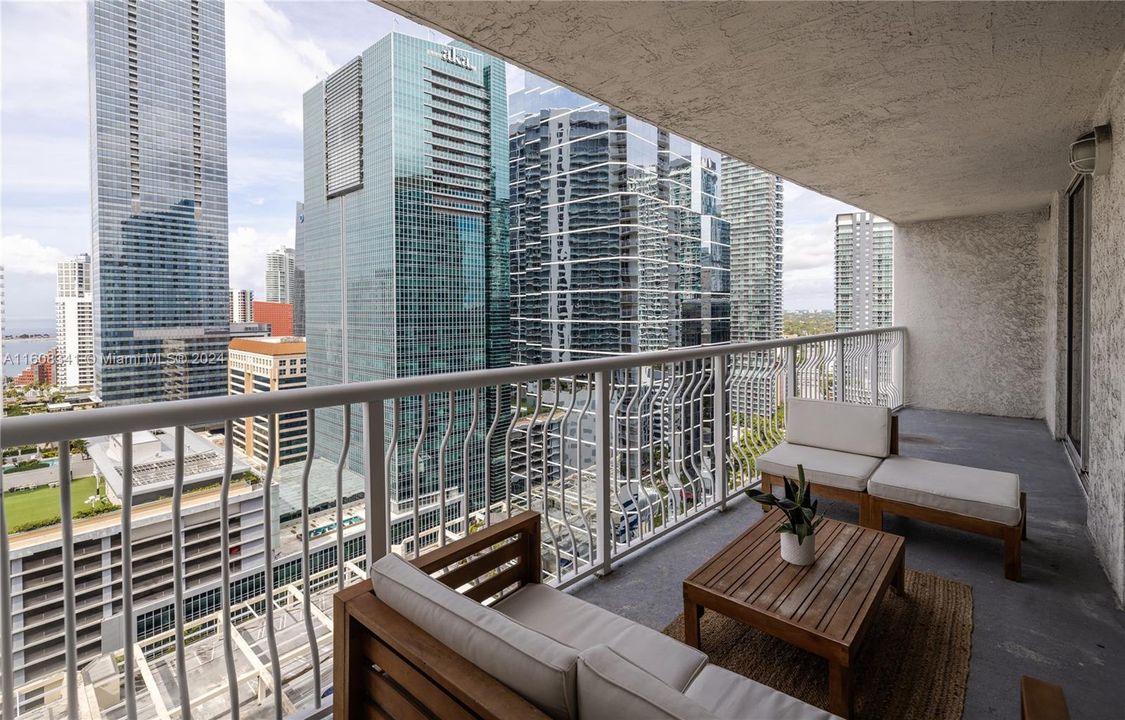 Active With Contract: $2,850 (1 beds, 1 baths, 825 Square Feet)