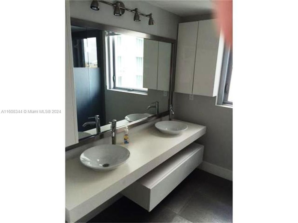 For Rent: $4,200 (2 beds, 2 baths, 1340 Square Feet)