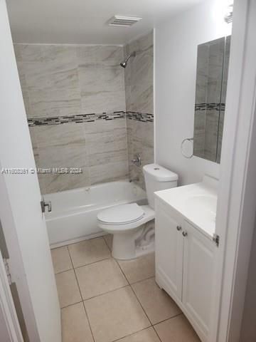 For Sale: $290,000 (2 beds, 2 baths, 912 Square Feet)